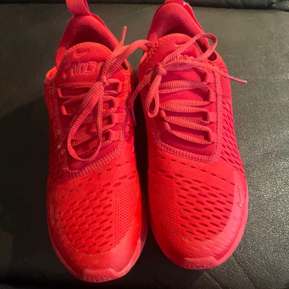 Women's Nike Air270 Red shoes size 6.